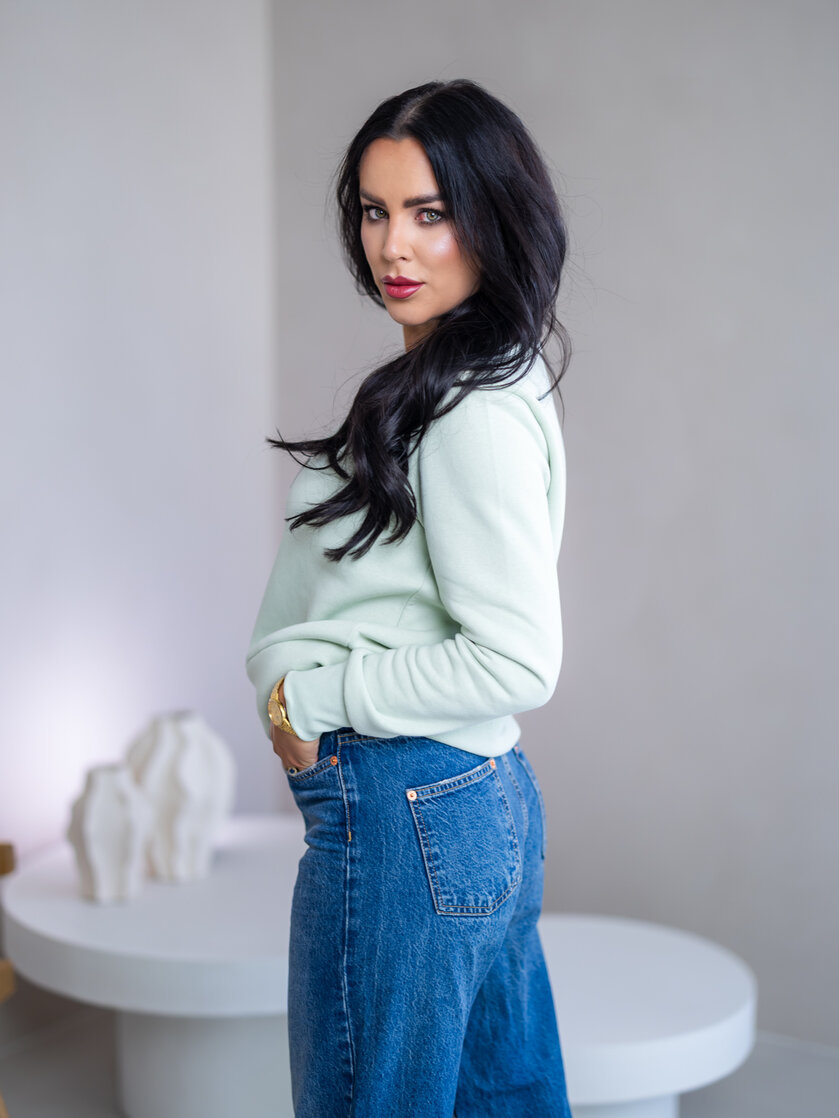 ZÁKLADNÁ MIKINA “BIANCA” - ETIKETA NA PRSIACH