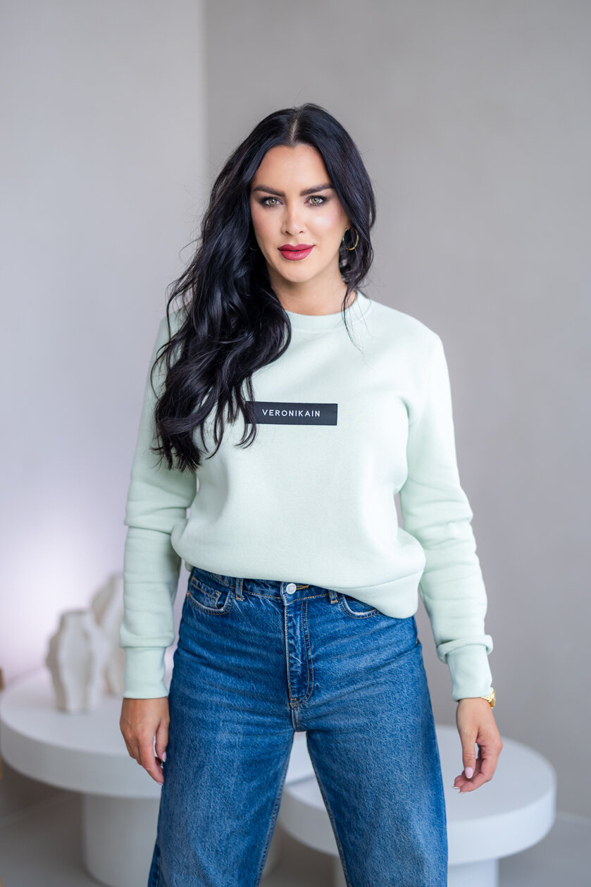 ZÁKLADNÁ MIKINA “BIANCA” - ETIKETA NA PRSIACH