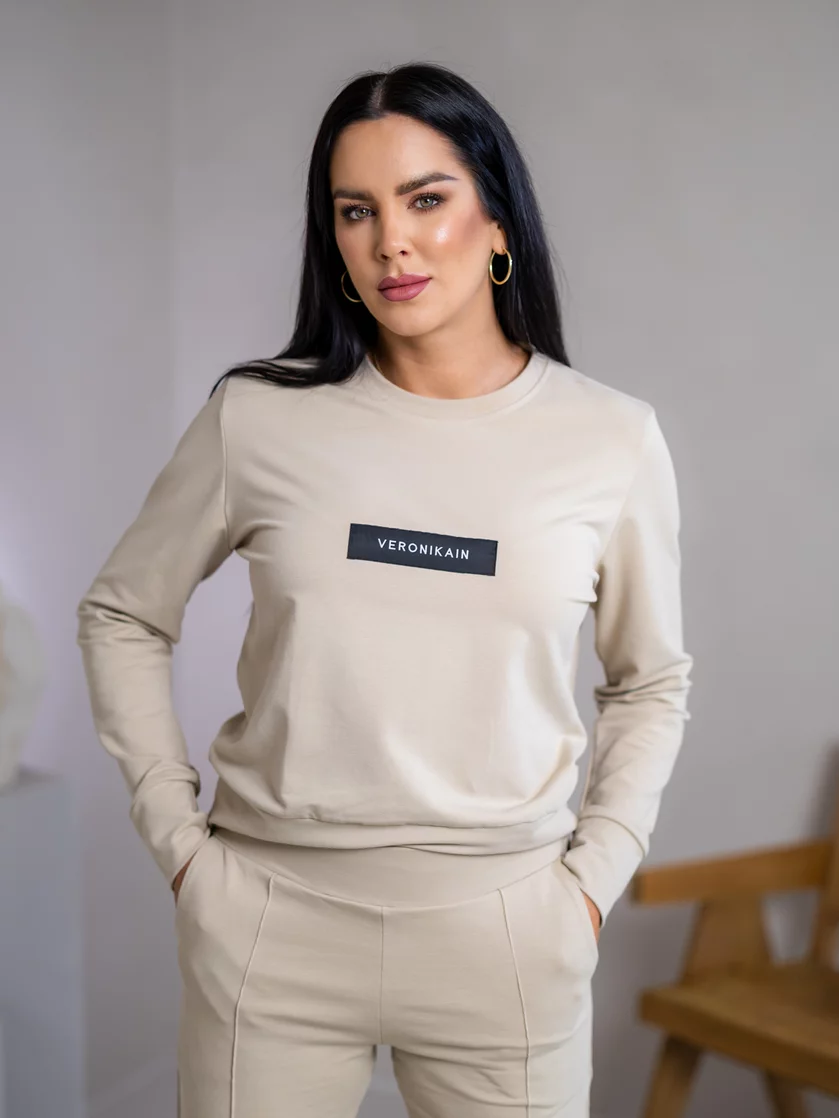 ZÁKLADNÁ MIKINA “BIANCA” S ETIKETOU NA PRSIACH