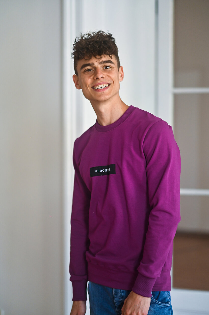 ZÁKLADNÁ PÁNSKA MIKINA S ETIKETOU / VŠETKY FARBY