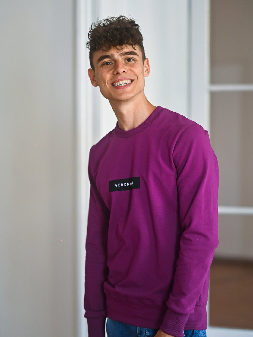 ZÁKLADNÁ PÁNSKA MIKINA S ETIKETOU / VŠETKY FARBY